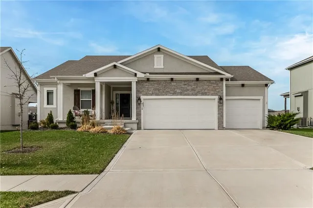 $495,000 | 3116 Southwest Arbor Tree Drive, Lee's Summit, MO 64082