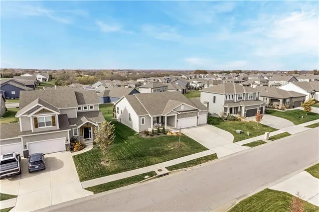 $495,000 | 3116 Southwest Arbor Tree Drive, Lee's Summit, MO 64082