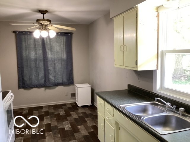 817 West 53rd Street Anderson, IN 46013 - Photo 6 of 9