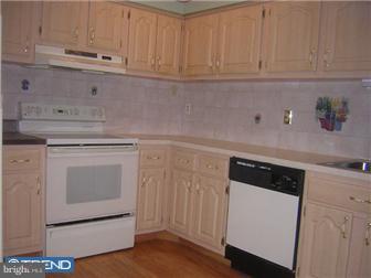 1605 Raintree Lane, Unit 1605 Malvern, PA 19355 - Photo 3 of 12 Kitchen