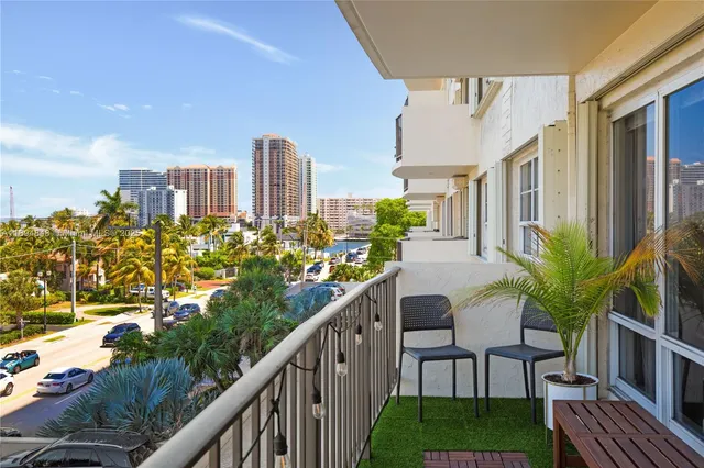 $574,999 | 2500 East Las Olas Boulevard, Unit 408, Fort Lauderdale, FL 33301