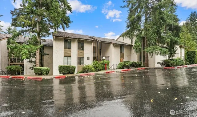 $423,150 | 10424 Northeast 32nd Place, Unit C204, Bellevue, WA 98004