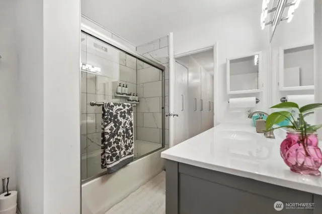 $423,150 | 10424 Northeast 32nd Place, Unit C204, Bellevue, WA 98004