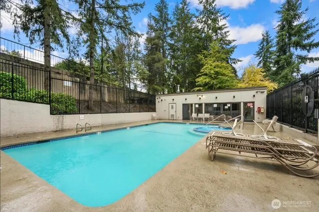 $423,150 | 10424 Northeast 32nd Place, Unit C204, Bellevue, WA 98004