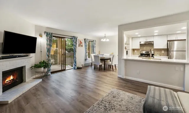 $423,150 | 10424 Northeast 32nd Place, Unit C204, Bellevue, WA 98004