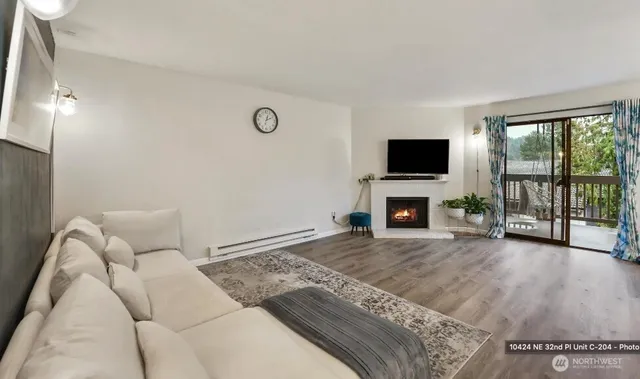 $423,150 | 10424 Northeast 32nd Place, Unit C204, Bellevue, WA 98004