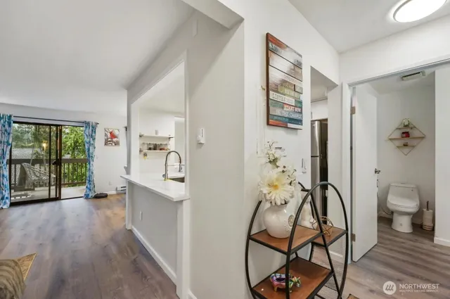 $423,150 | 10424 Northeast 32nd Place, Unit C204, Bellevue, WA 98004