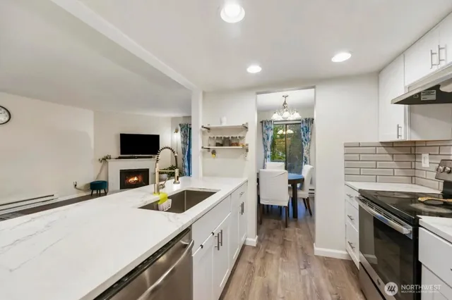 $423,150 | 10424 Northeast 32nd Place, Unit C204, Bellevue, WA 98004