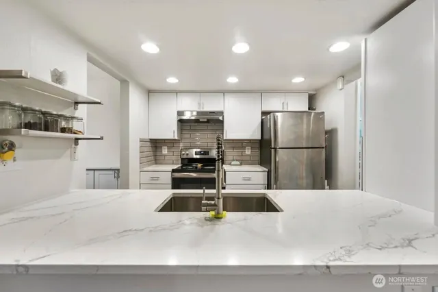 $423,150 | 10424 Northeast 32nd Place, Unit C204, Bellevue, WA 98004