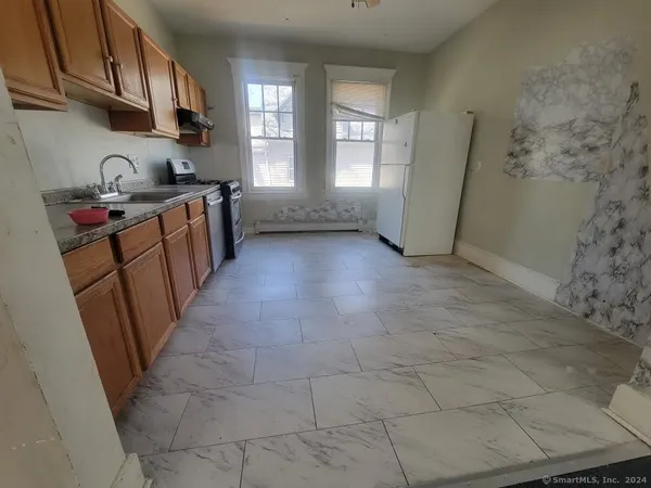 $2,450 | 572 Elm Street, Unit 2, New Haven, CT 06511