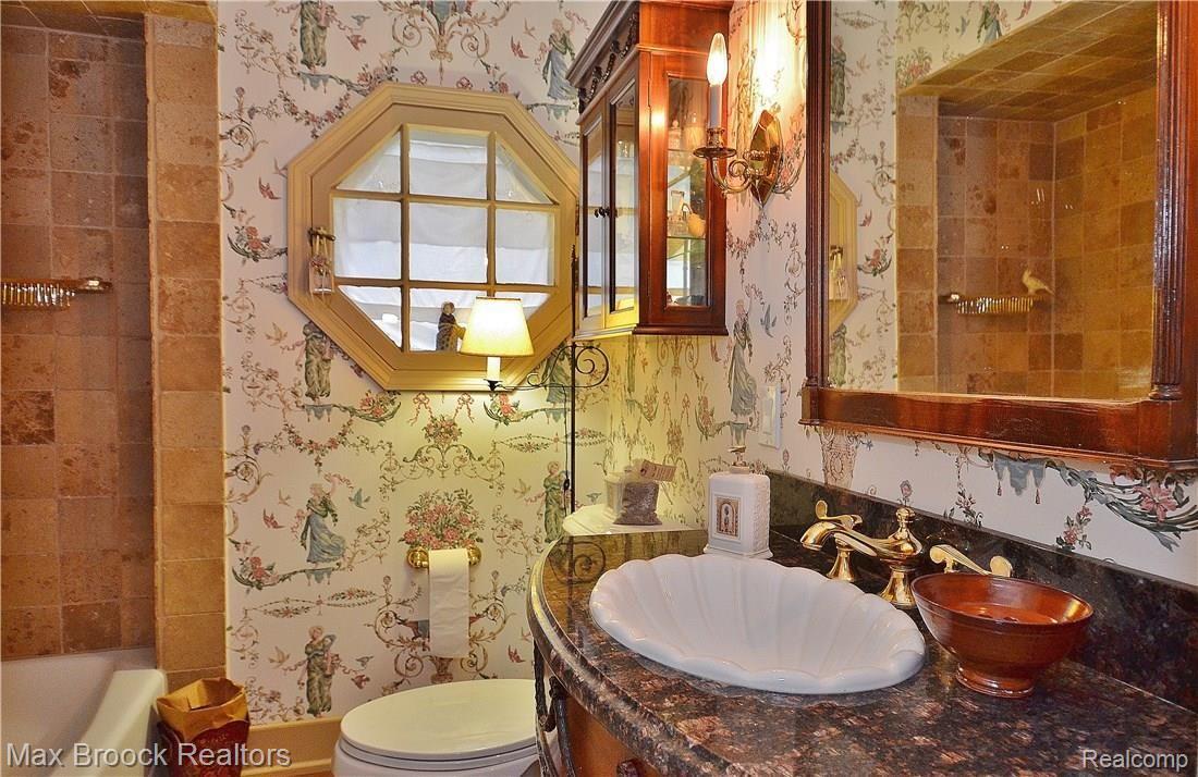27149 Gardenway Road Franklin, MI 48025 - Photo 18 of 29 Full Bath with Granite Cabinet