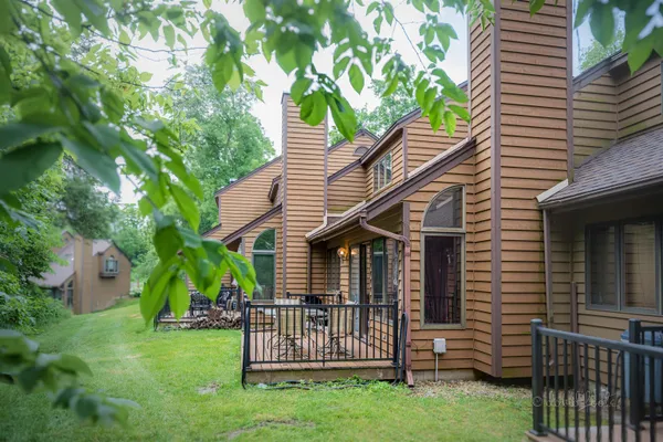 $179,000 | 33 Creekwood Lane, Galena, IL 61036