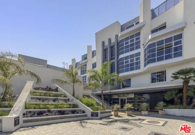 $5,200 | 171 North Church Lane, Unit 204, Los Angeles, CA 90049