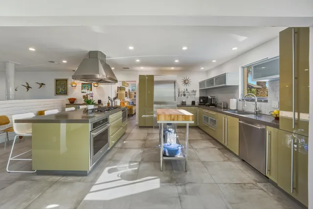 $1,725,000 | 5337 East Lakeside Drive, Palm Springs, CA 92264