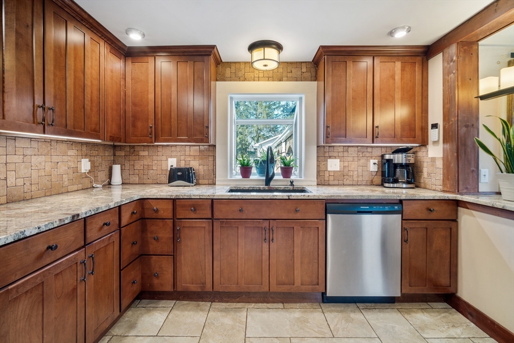 1840 Parker Street Springfield, MA 01128 - Photo 3 of 41 Gallery Image 3