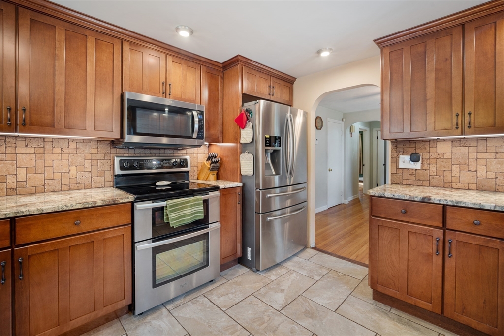 1840 Parker Street Springfield, MA 01128 - Photo 5 of 41 Gallery Image 5