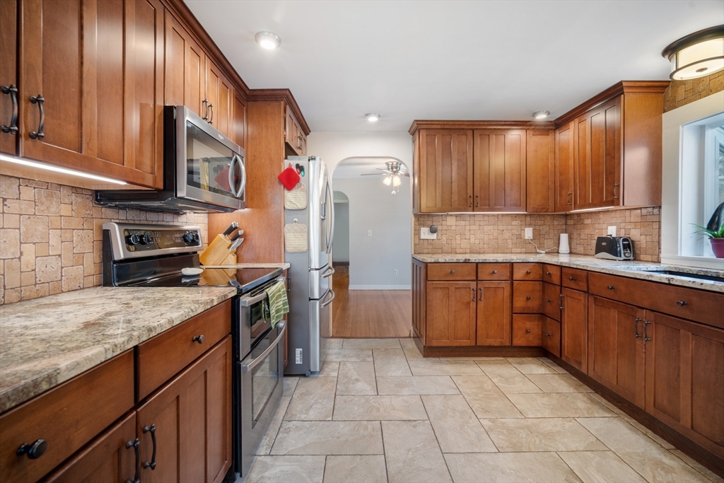1840 Parker Street Springfield, MA 01128 - Photo 6 of 41 Gallery Image 6