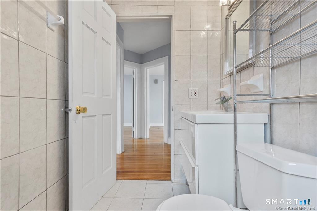 112 Colonial Road Stamford, CT 06906 - Photo 26 of 39
