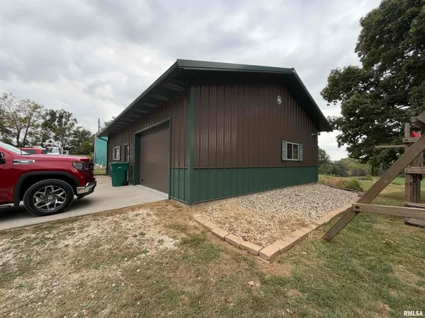 $630,000 | 1196 160 Street, Abingdon, IL 61410