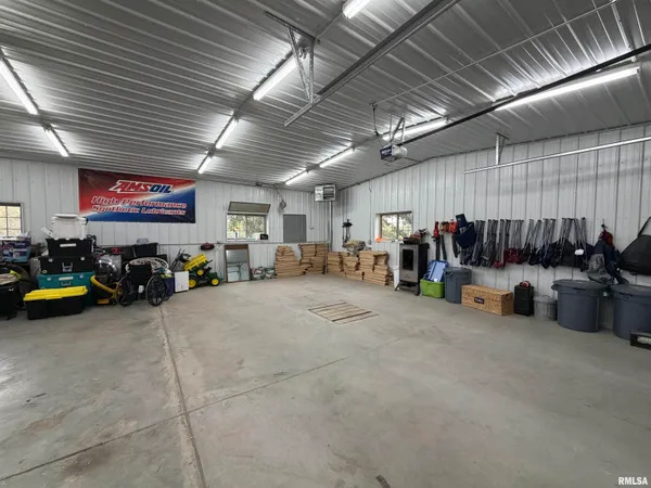 $630,000 | 1196 160 Street, Abingdon, IL 61410