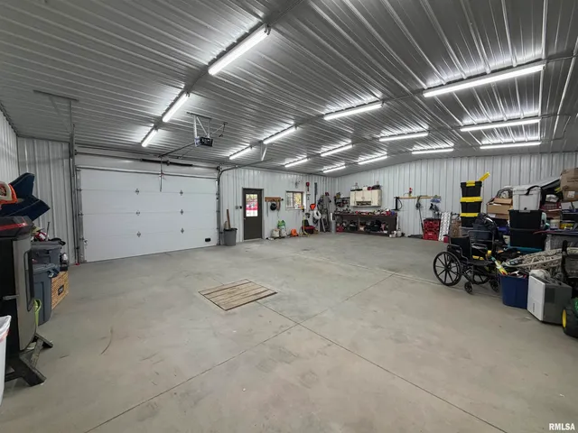 $630,000 | 1196 160 Street, Abingdon, IL 61410