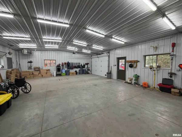 $630,000 | 1196 160 Street, Abingdon, IL 61410