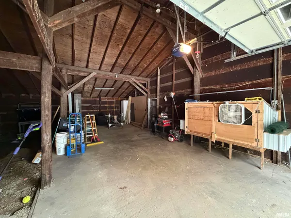 $630,000 | 1196 160 Street, Abingdon, IL 61410