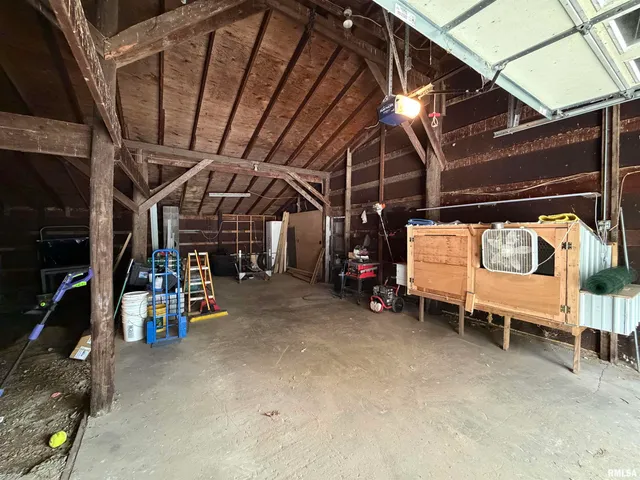 $630,000 | 1196 160 Street, Abingdon, IL 61410