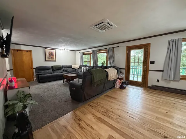 $630,000 | 1196 160 Street, Abingdon, IL 61410