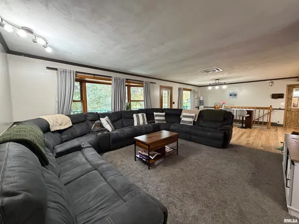 $630,000 | 1196 160 Street, Abingdon, IL 61410