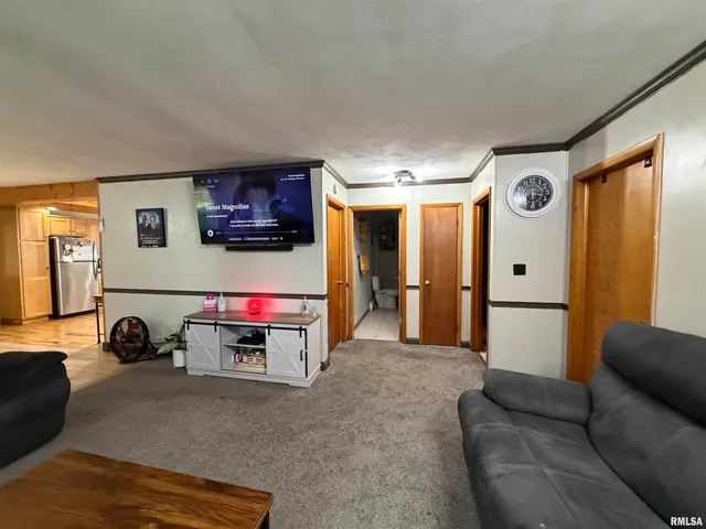 $630,000 | 1196 160 Street, Abingdon, IL 61410