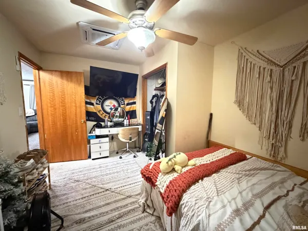 $630,000 | 1196 160 Street, Abingdon, IL 61410