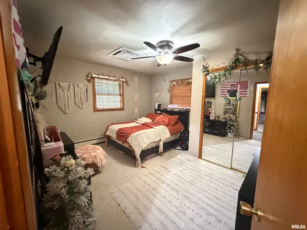 $630,000 | 1196 160 Street, Abingdon, IL 61410