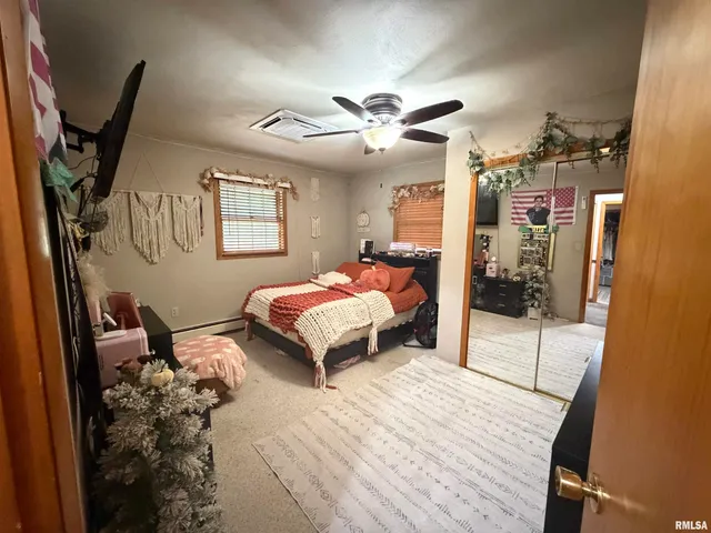 $630,000 | 1196 160 Street, Abingdon, IL 61410