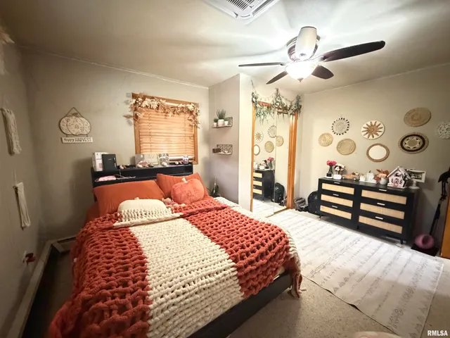 $630,000 | 1196 160 Street, Abingdon, IL 61410