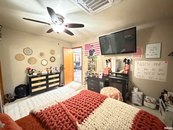 $630,000 | 1196 160 Street, Abingdon, IL 61410