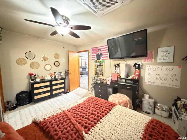 $630,000 | 1196 160 Street, Abingdon, IL 61410