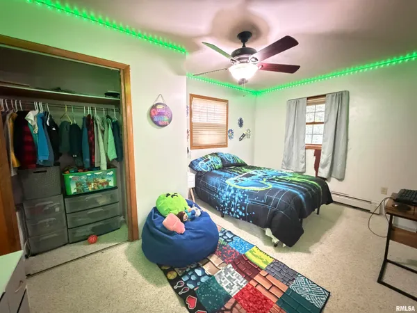 $630,000 | 1196 160 Street, Abingdon, IL 61410