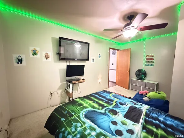 $630,000 | 1196 160 Street, Abingdon, IL 61410