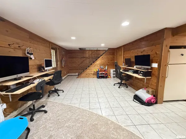 $630,000 | 1196 160 Street, Abingdon, IL 61410