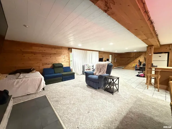 $630,000 | 1196 160 Street, Abingdon, IL 61410