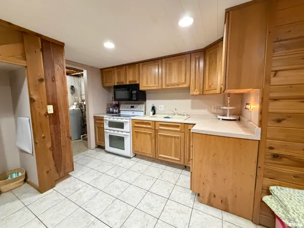 $630,000 | 1196 160 Street, Abingdon, IL 61410