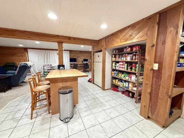 $630,000 | 1196 160 Street, Abingdon, IL 61410