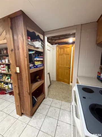 $630,000 | 1196 160 Street, Abingdon, IL 61410