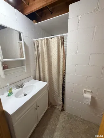 $630,000 | 1196 160 Street, Abingdon, IL 61410