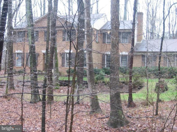 6542 Little Ox Road Fairfax Station, VA 22039 - Photo 2 of 30 a view of a brick building