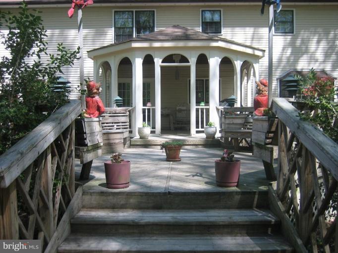 6542 Little Ox Road Fairfax Station, VA 22039 - Photo 22 of 30 a view of a house with fountain