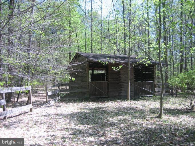 6542 Little Ox Road Fairfax Station, VA 22039 - Photo 24 of 30 a view of a backyard