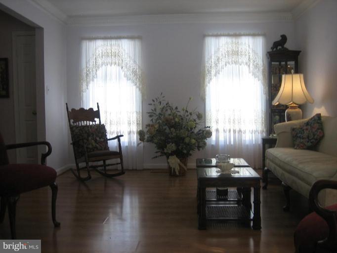 6542 Little Ox Road Fairfax Station, VA 22039 - Photo 7 of 30 a living room with furniture and wooden floor