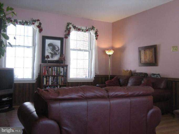 6542 Little Ox Road Fairfax Station, VA 22039 - Photo 9 of 30 a bed sitting in a bedroom next to a window